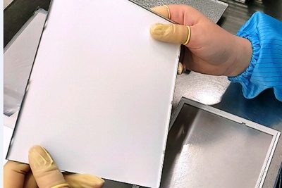 Produktionslinie 25 Reflexionsfolie montieren