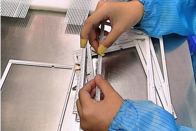 Produktionslinie 23 Kleberahmen-Stick-Lichtleiste